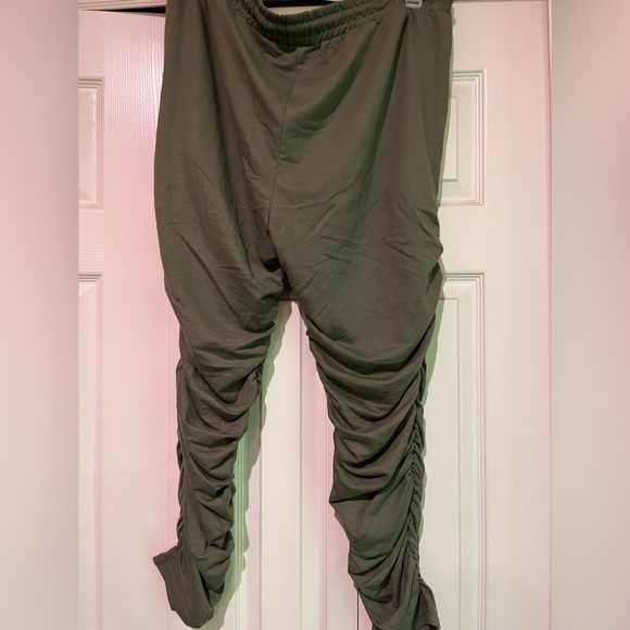 Army green stacked pants - Picture 4 of 4